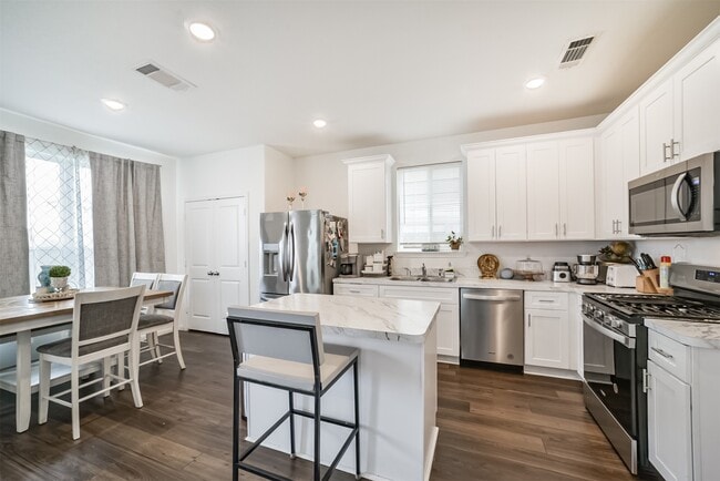 Building Photo - 26407 Red Clover Dr