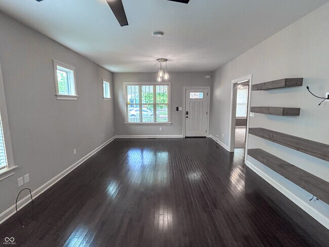 Building Photo - 806 Jefferson Ave