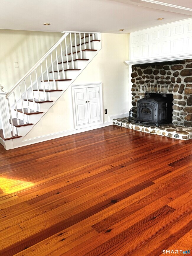 Building Photo - 22 Hillside Ave