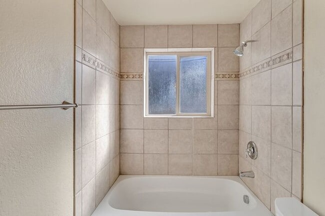 Building Photo - Charming 3 Bedroom Home in Quiet Orchard Mesa Cul-de-Sac