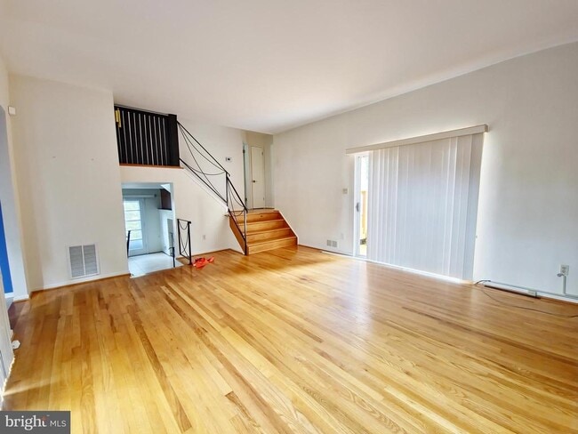 Building Photo - 8 Gruenther Ct