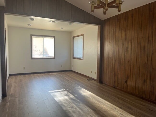 Building Photo - Amazing Mountain Views...