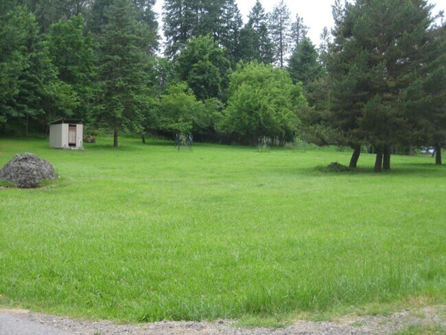 Building Photo - Country Living Close to Downtown CDA!