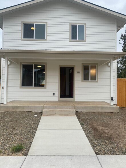 Building Photo - 777 St Charles St