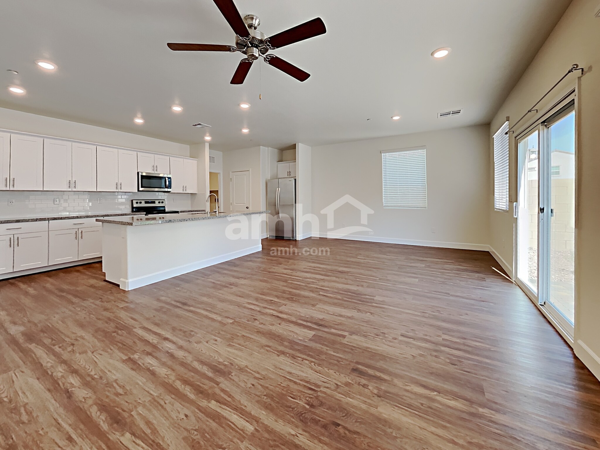 Building Photo - 5856 Vaes Dothrak St