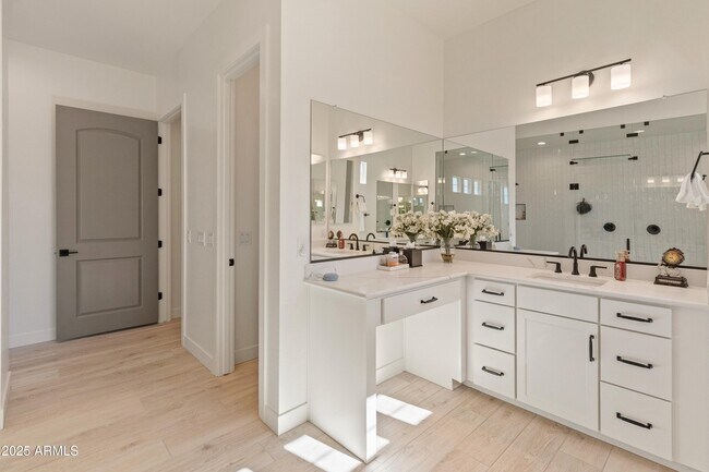 Building Photo - 4236 E Whisper Rock Trl