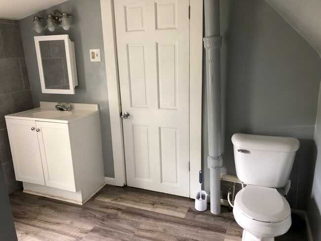 Building Photo - 930 42nd St