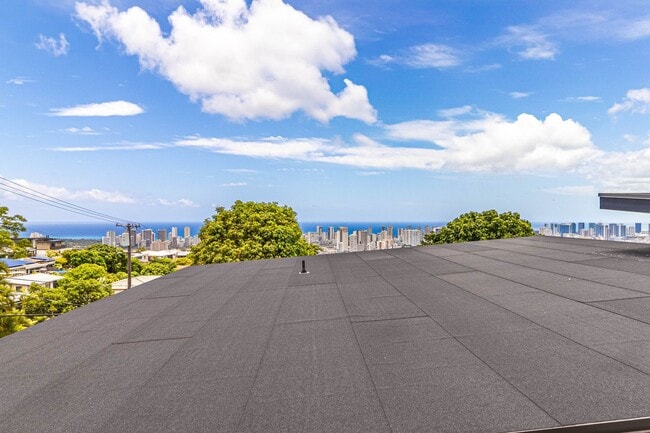 Building Photo - Charming 2BR/1BA Home with Stunning Ocean ...