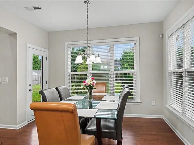 Building Photo - Lease to Own