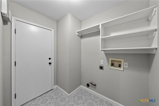 Building Photo - 104 Harvest Ln