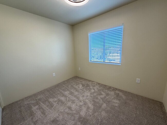 Building Photo - 1413 Shoshone St