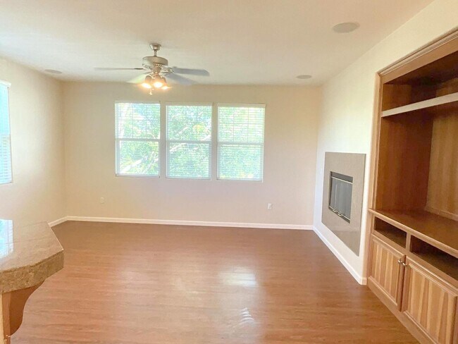 Building Photo - 915 Joree Ln