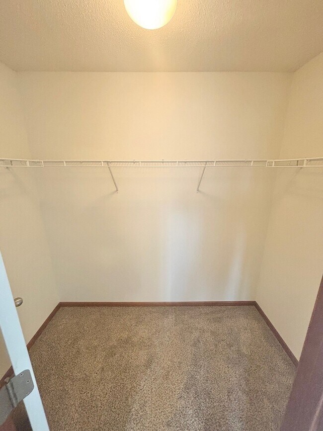 Building Photo - 15573 June Grass Ln