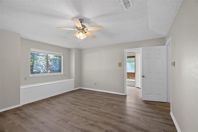 Building Photo - 1009 Winding Creek W Dr