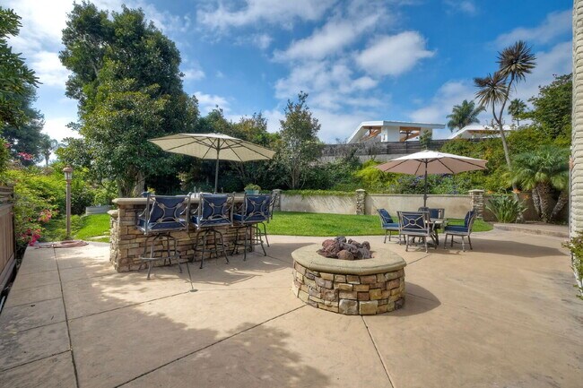 Building Photo - Single-Story La Costa Home Overlooking the...