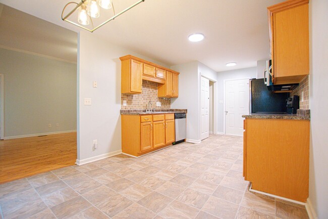 Building Photo - Pet Friendly Three Bedroom!