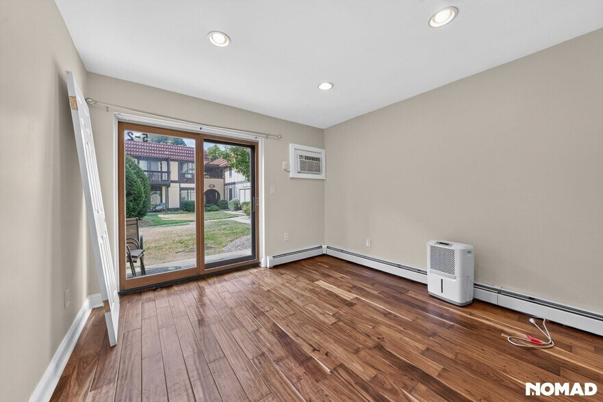 Building Photo - 5 Loudon Dr