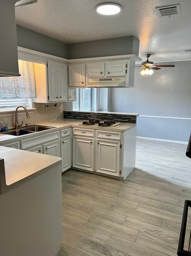 Building Photo - 4030 Thistledown Dr