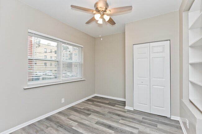 Building Photo - 1019 Dempster St