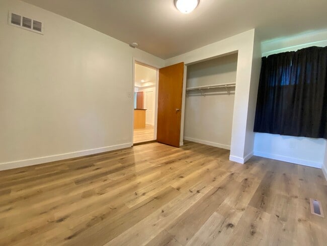 Building Photo - 3BD/2BA Home For Rent In Cedar Lake