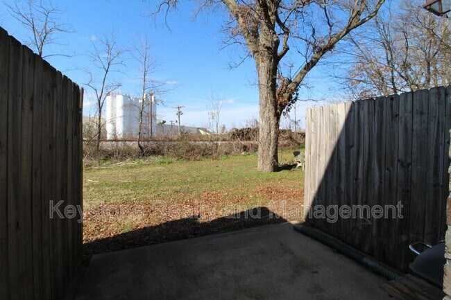Building Photo - 2300 Raleigh Ct