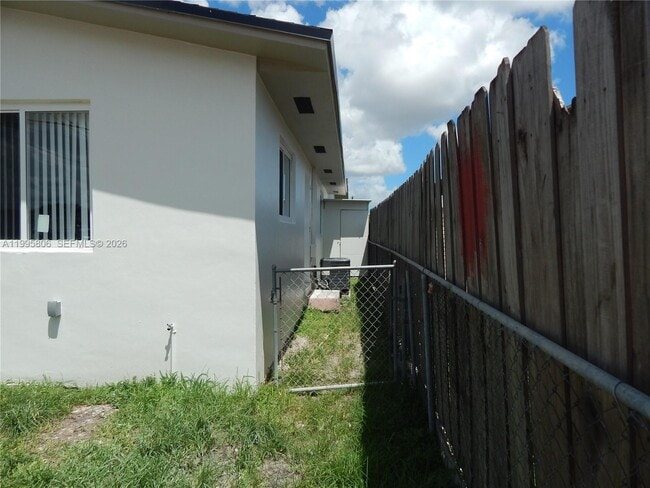 Building Photo - 3533 SW 89th Ct