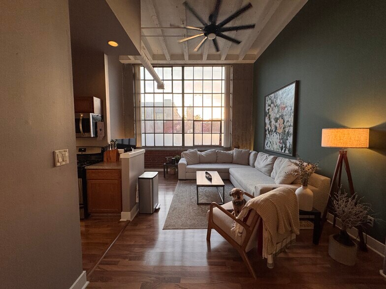 Building Photo - 611 N Park Ave