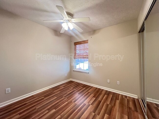 Building Photo - 231 Oak Grove Way