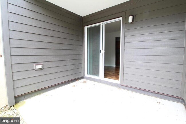 Building Photo - 3123 Sayre Dr