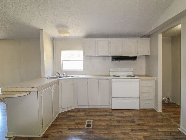 Building Photo - Beautifully Updated 3BR/2BA Trailer in Mus...
