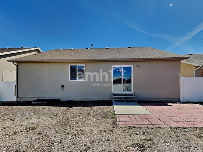 Building Photo - 4096 Juniper Hills Dr