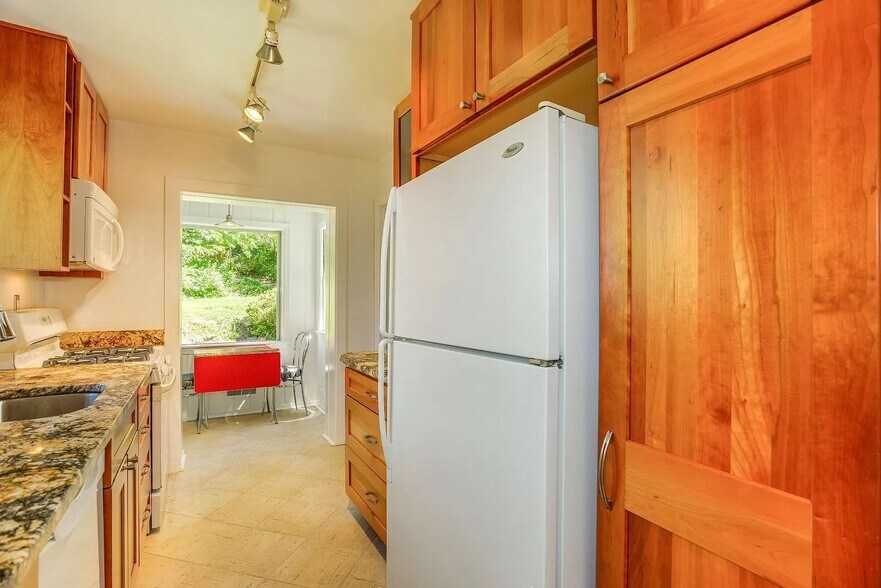 Building Photo - 3317 Glenway Dr