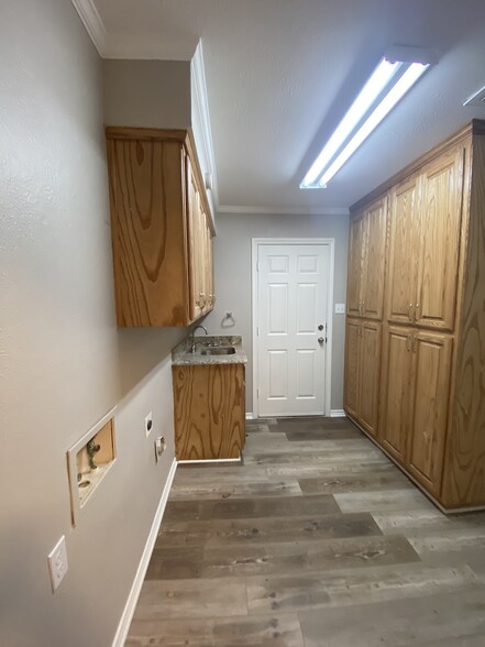 Spacious Laundry Room - 605 Scenic Dr