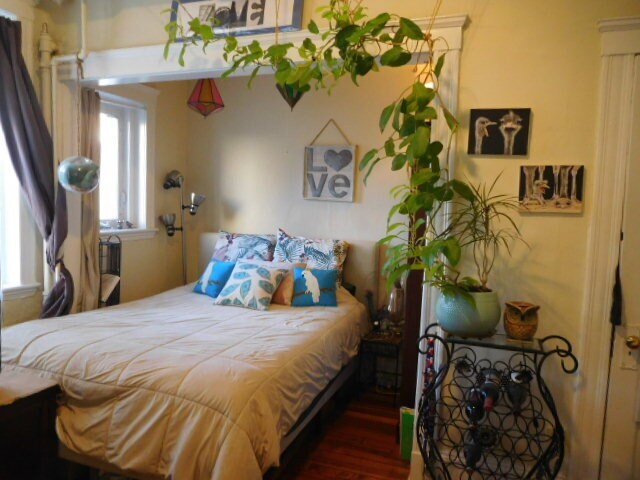 Building Photo - 165 Kelton St