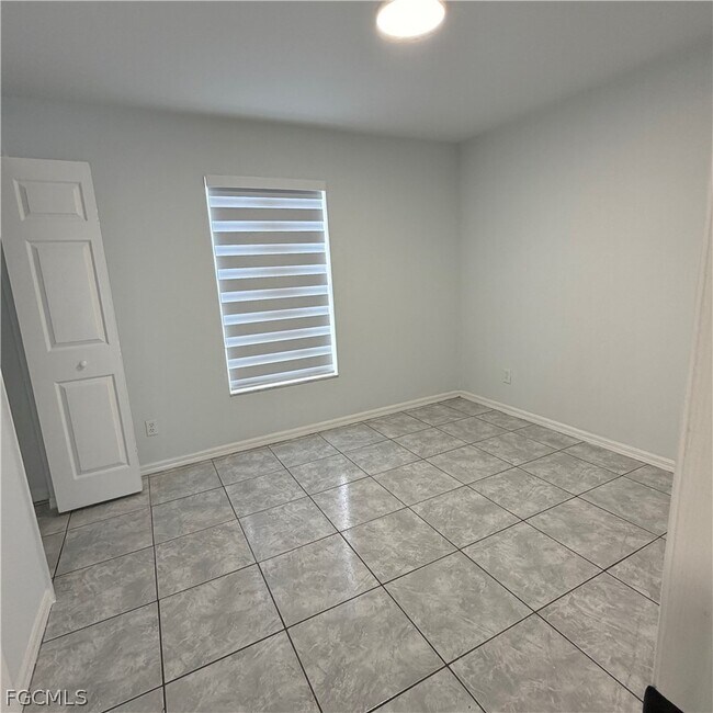 Building Photo - 5011 Brookfield St