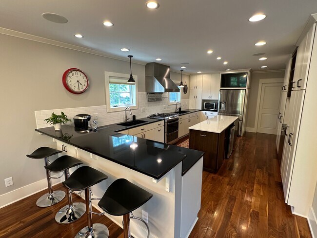Building Photo - 4015 Wood End Dr