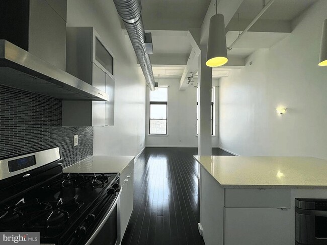 Building Photo - 726 Market St