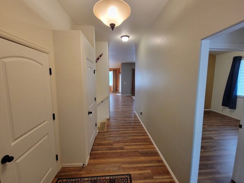 Building Photo - 2501 Bar Harbor Dr
