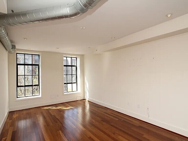 Building Photo - 239 Market St