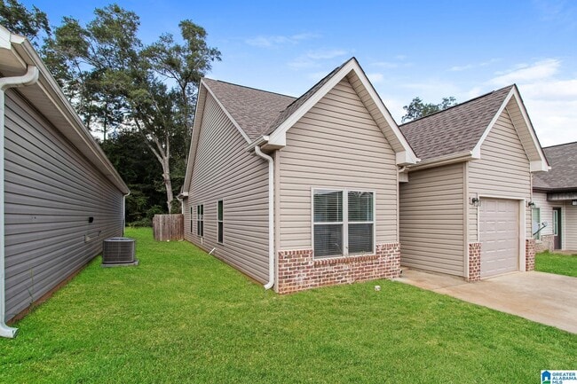 Building Photo - 151 Park Dr N