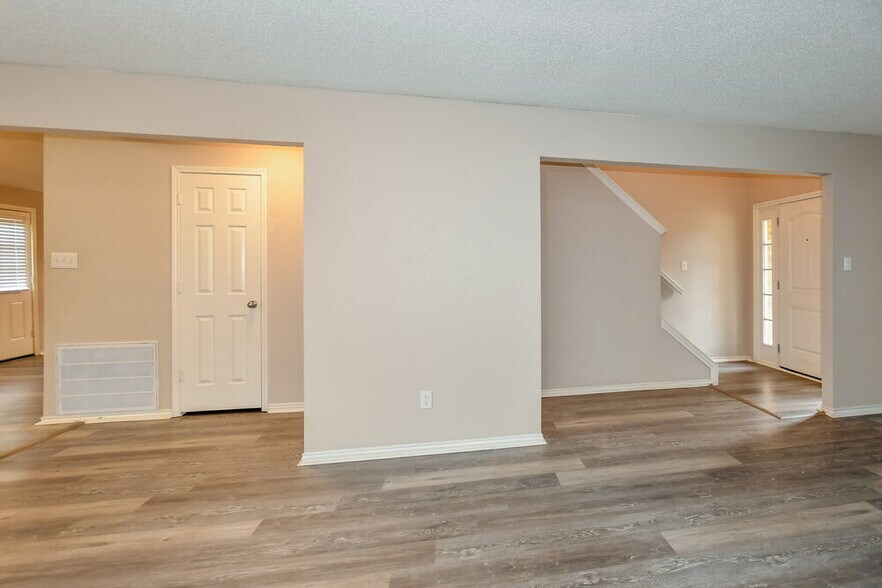 Building Photo - 208 Chamblin Dr