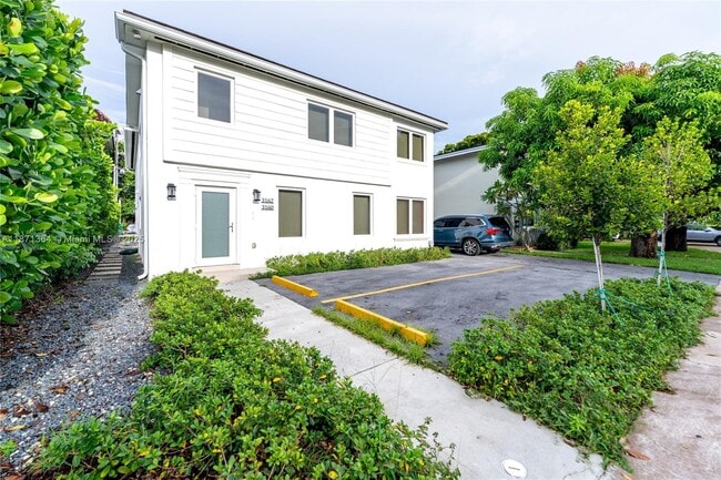 Primary Photo - 3160 S Le Jeune Rd