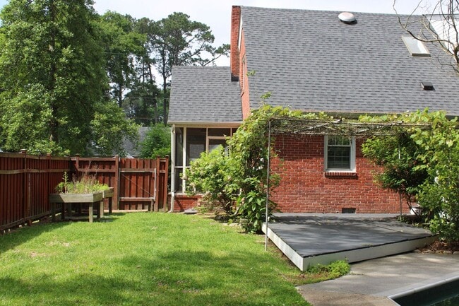 Building Photo - Spacious 4-Bedroom Home with Pool! "ASK ABOUT OUR ZERO-DEPOSIT OPTION"