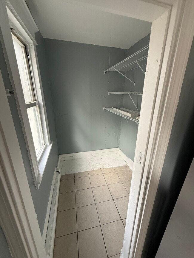 Building Photo - 76 Lounsbury Ave