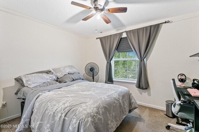 Building Photo - 3315 Ridgeview Dr
