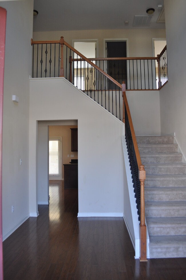 foyer - 1058 Cedarbrook Dr