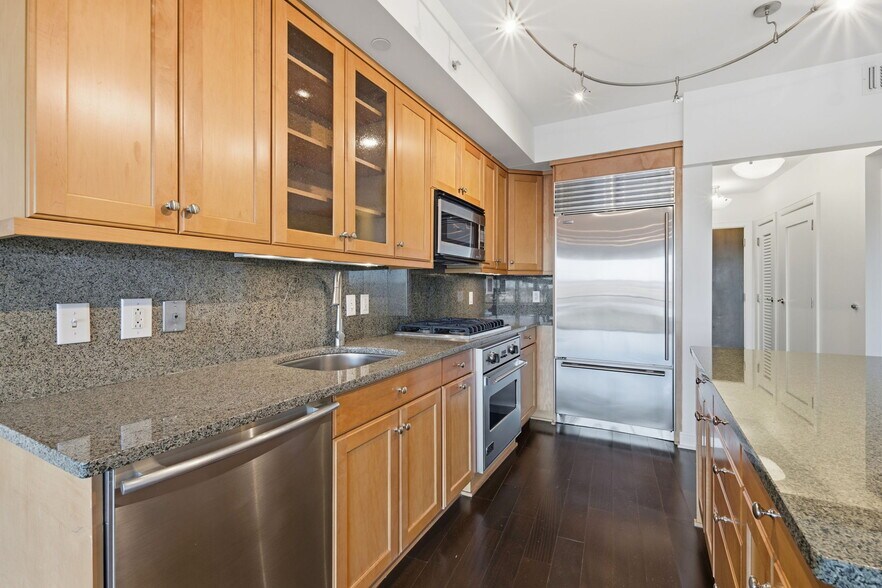 Building Photo - 1111 19th St N