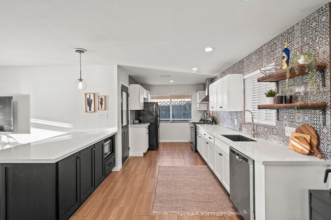 Building Photo - 3207 N 69th Pl