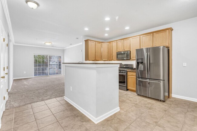 Building Photo - Great 2 Bedroom; 2 Bathroom condo in Manas...