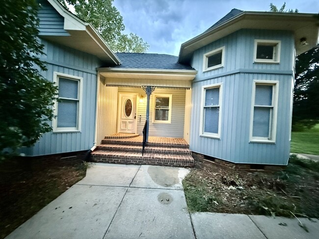 Building Photo - 140 White Oak Cir